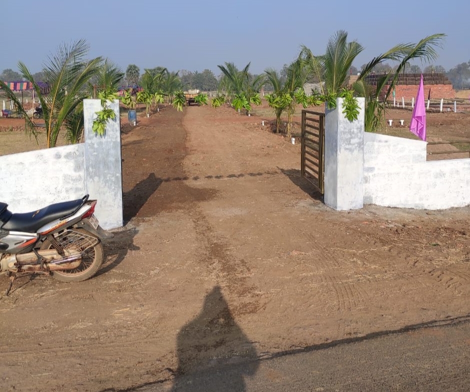 Open plots in Vellaturu